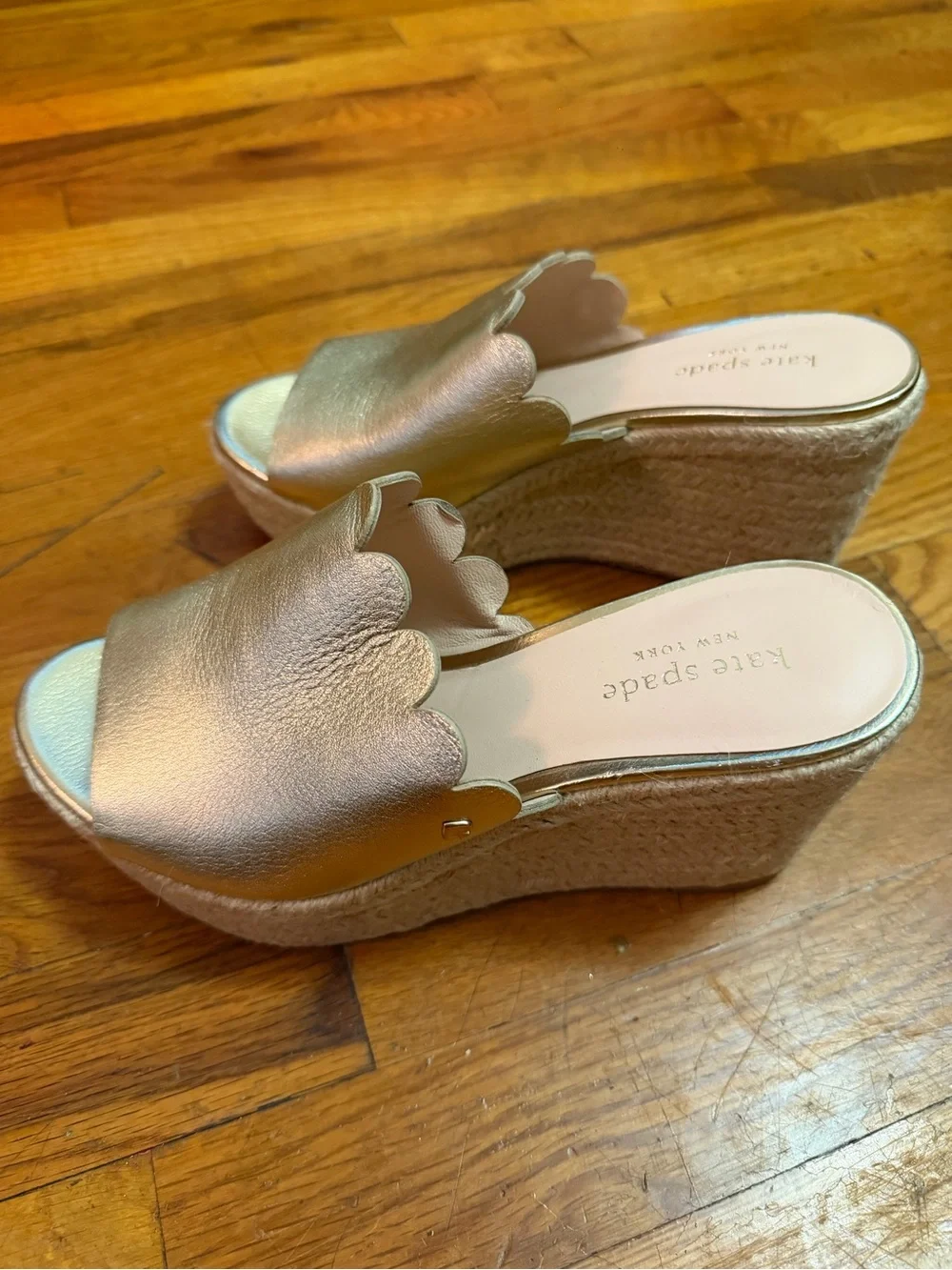 Kate Spade New York Tabby Gold Scalloped Espadrille Wedge Sandals 6M